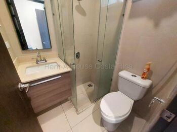 Alquiler de Casa en San Rafael de Escazú. RAH 26-1748 en San Rafael, Escazú, San José — $2,900 - Foto 5 de 10