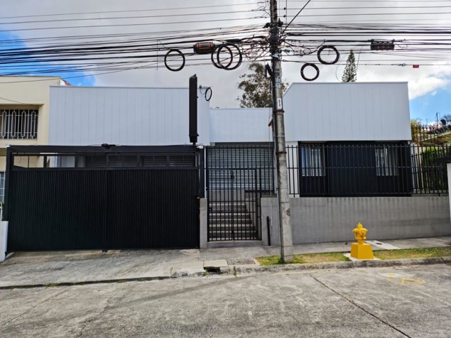 En Venta Casa Comercial ideal para oficinas. Curridabat, San José. in Curridabat, San José — $510,000 - Photo 2 of 17