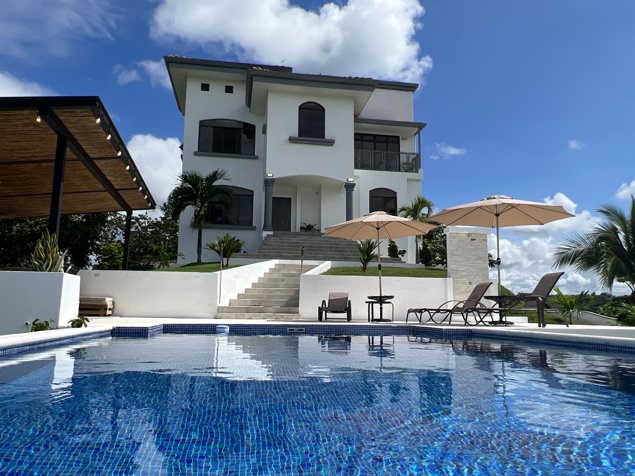 Venta, Lujosa Casa de Playa en Esterillo, Jaco. Costa Rica. en Parrita, Puntarenas — $885,000