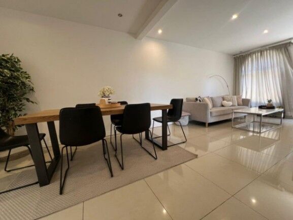 Se vende espaciosa casa de 2 plantas en San Rafael Escazú 26-54 en San Rafael, Escazú, San José — $210,000