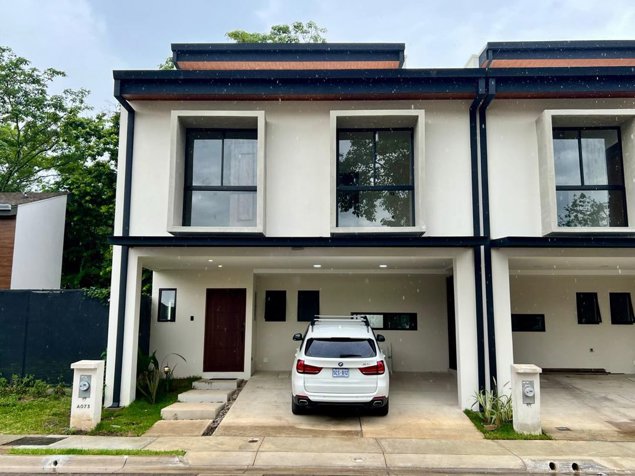 Se Vende Casa en Santa Ana Urbano in Santa Ana, San José — $3,300