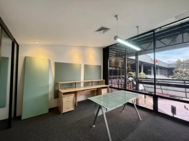 Se alquila local en Plaza Rubí Heredia #26-386 in San Francisco, Heredia — $2,197
