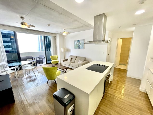 Escazu Village apartamento amueblado en alquiler in Escazú, San José — $2,300 - Photo 2 of 12