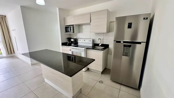 Venta Apartamento Primer Piso Línea Blanca y Jardín en Curridabat en Granadilla, Curridabat, San José — $160,000