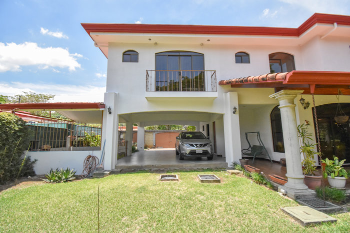 Casa de 3 Habitaciones en Guachipelín de Escazú in Escazú, San José — $465,000 - Photo 3 of 39