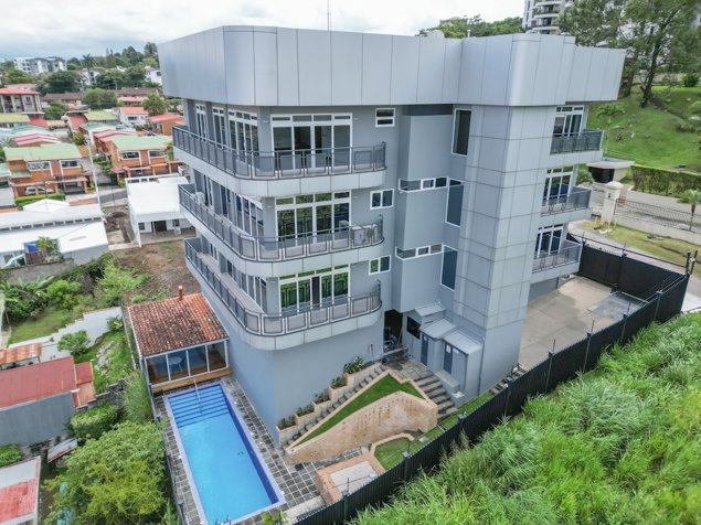 Espacioso Apartamento de 2 Habitaciones en Escazú en San Rafael, Escazú, San José — $1,750