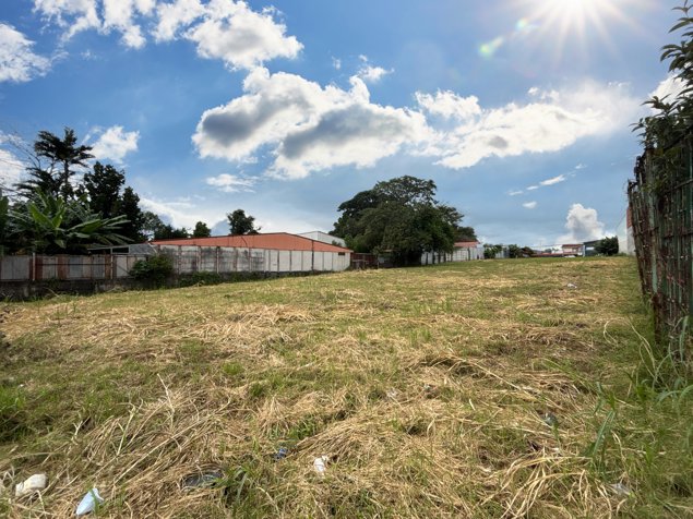 VENTA DE LOTE DE 2567M2, SOBRE CALLE PRINCIPAL, HATILLO 1, SAN JOSÉ en Hatillo, San José — $1,300,000 - Foto 2 de 4