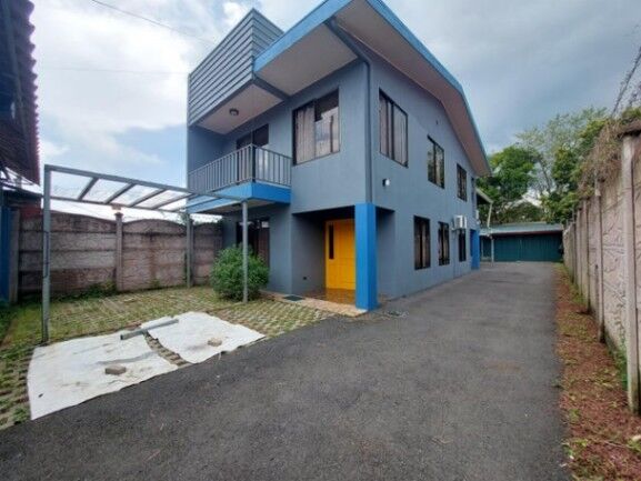 Se vende espaciosa casa con patio y terraza en Grecia Alajuela 25-279 en Grecia, Alajuela — ₡ 105 000 000