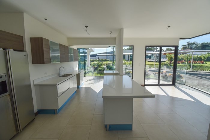 Apartamento de 2 Habitaciones en Escazú in San Rafael, Escazú, San José — $2,200 - Photo 3 of 20