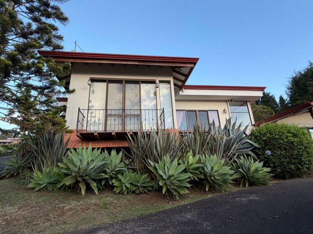 Venta de propiedad en La Angelina con 2 casas grandes in San Nicolás, Cartago — $2,495,000 - Photo 3 of 15