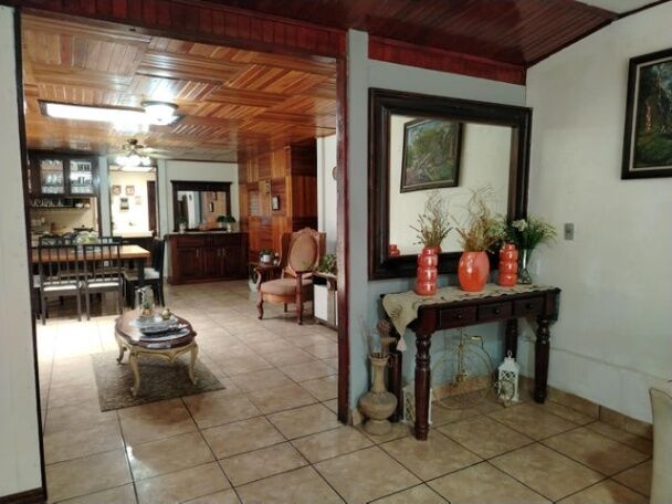 Venta de Local Comercial en Santa Ana, San José . RAH 25-1920 en Santa Ana, San José — $2,000,000