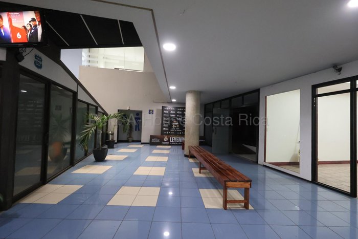 Venta de centro comercial de 4.864 m² con 30 locales en Curridabat #26-1612 GS in Curridabat, San José — $4,900,000 - Photo 2 of 11