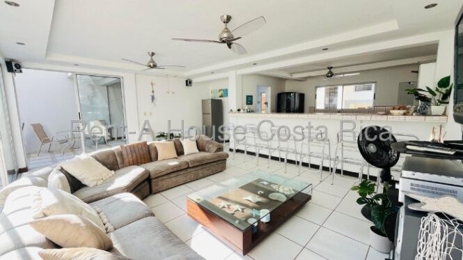 HERMOSA CASA DE PLAYA EN VENTA EN PUNTA LEONA in Tárcoles, Garabito, Puntarenas — $270,000