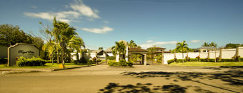 SE VENDE HERMOSA CASA-CONDOMINIO ROYAL PALM - 5739m2 LA GARITA en Garita, Alajuela — $2,500,000 - Foto 3 de 42