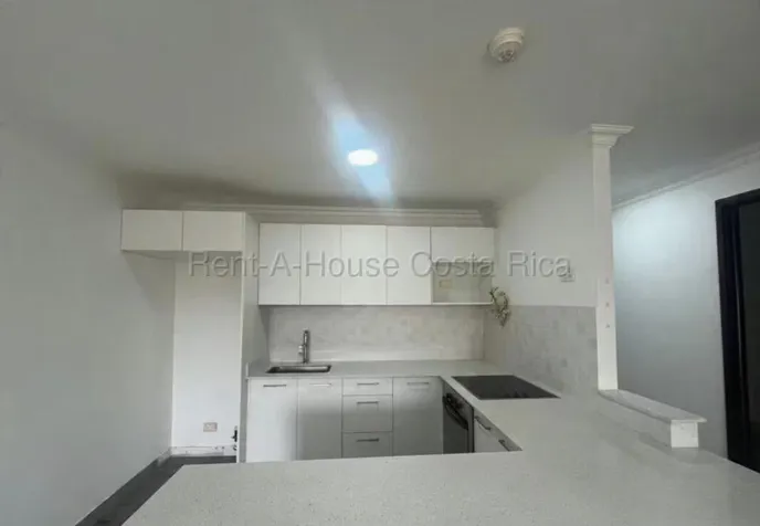 Venta de apartamento remodelado con 2 terrazas en Santa Ana Centro #27-522 GS en Santa Ana, San José — $190,000 - Foto 2 de 11
