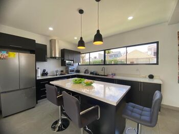 Casa moderna de lujo con jardín y parrillera en condominio #26-522 GS en San Rafael, Escazú, San José — $335,000 - Foto 5 de 15