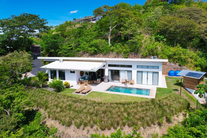 Home With Panoramic Views In Roca Verde Atenas Costa Rica in Jesús, Atenas, Alajuela — $650,000