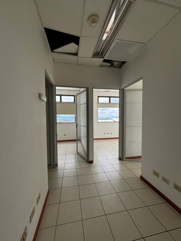 ALQUILER DE LOCAL, HEREDIA, SAN FRANCISCO, CN PASEO DE LAS FLORES. in San Francisco, Heredia — $3,039