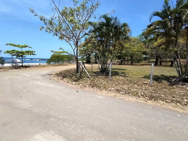 Ocean front Concesion aproved at Playa Pitahaya en Cuajiniquil, Santa Cruz, Guanacaste — $1,900,000 - Foto 2 de 18