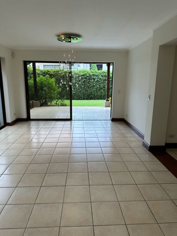 Town House de 3 habitaciones en condominio en Santa Ana in Santa Ana, San José — $2,250 - Photo 3 of 12