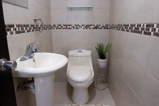 Hermosa casa en Condominio Alto Prado, Escazu. en San Rafael, Escazú, San José — $245,000