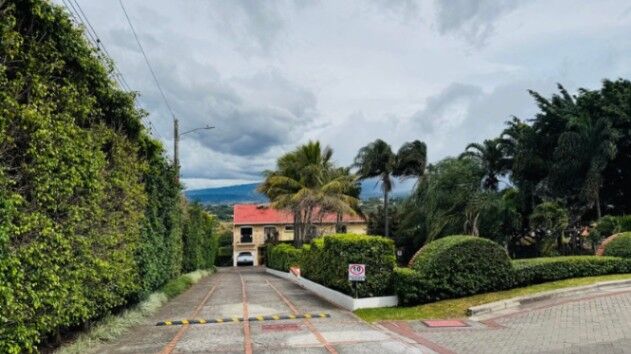 Venta de Casa Comercial en San Miguel de Sarapiquí. RAH 26-1092  en San Rafael, Escazú, San José — $540,000