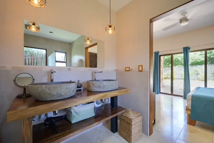 Luxurious Boutique Hotel for Sale: Potrero Beach Paradise, Guanacaste en Tempate, Santa Cruz, Guanacaste — $1,300,000 - Foto 3 de 26