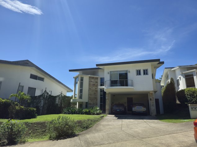 Casa en venta en San José, Escazú, San Rafael. 5PVV9161490 in San Rafael, Escazú, San José — $880,000