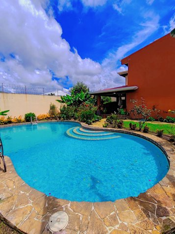 Venta de Casa Independiente en Rohrmoser Uso Residencial y Comercial. in Pavas, San José — $895,000 - Photo 2 of 16
