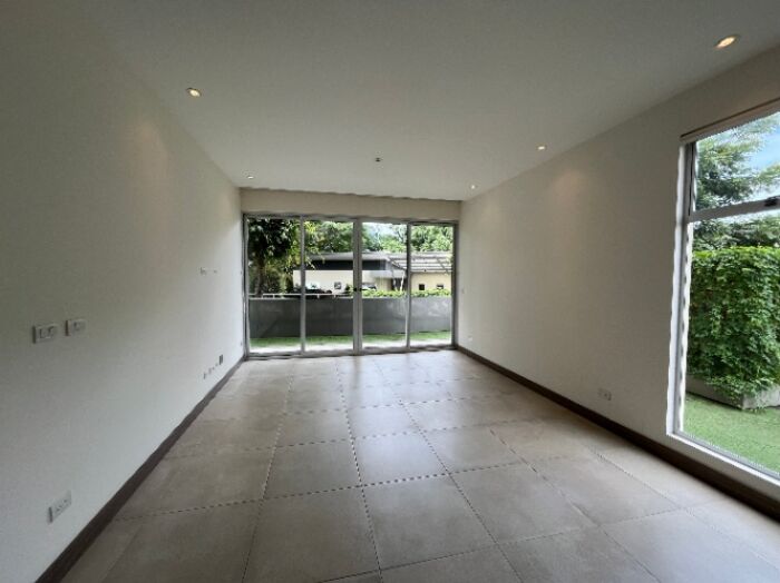Viva rodeado de naturaleza y comodidad! 🏡🌿Lindora en Pozos, Santa Ana, San José — $1,450