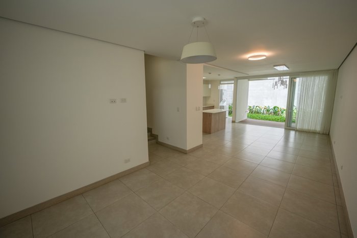 Casa con Linea blanca de 3 habitaciones en Condominio La Vita in San Antonio, Escazú, San José — $2,200 - Photo 2 of 22
