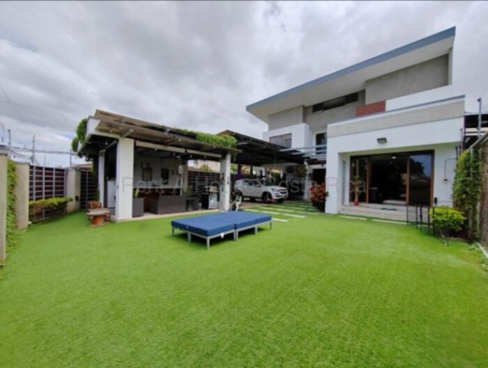 Se vende casa en San Pedro Montes de Oca 27-71 in San Pedro, Montes De Oca, San José — $575,000