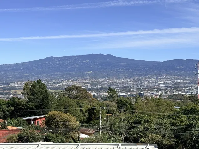 Venta de Hermoso apartamento de 3 dormitorios en Escazu in San Rafael, Escazú, San José — $215,000 - Photo 2 of 18