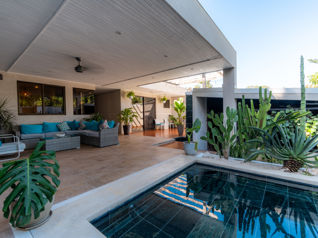 Villa de 4 Habitaciones a Pasos de la Playa en Santa Teresa en Cóbano, Puntarenas — $990,000 - Foto 4 de 26