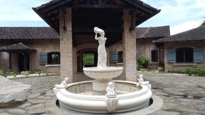 Venta de Majestuosa Casa en Alajuela / Mls. 23-904 in Guácima, Alajuela — $1,200,000