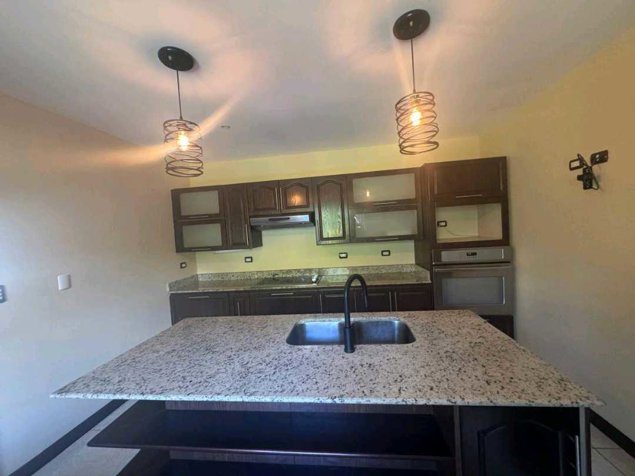 EXCLUSIVA CASA EN CONDOMINIO ALBACETE EN CARTAGO. in Quebradilla, Cartago — $450,000