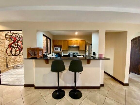 Venta de Casa en Santa Ana, San José. RAH 25-31 en Santa Ana, San José — $185,000