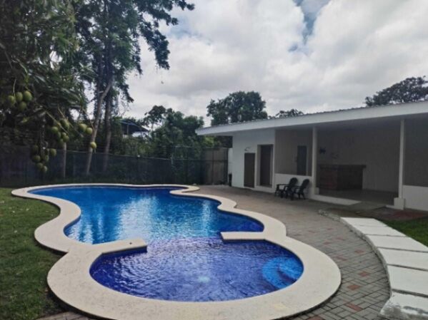 Venta casa Montes de Oca , Sabanilla 26-905 in Sabanilla, Montes De Oca, San José — $450,000