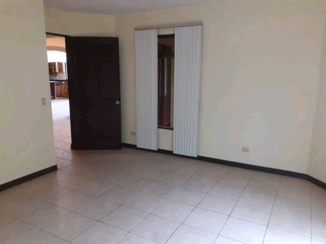 CASA CON PISCINA EN SANTO DOMINGO CENTRO. in Santo Domingo, Heredia — $358,000