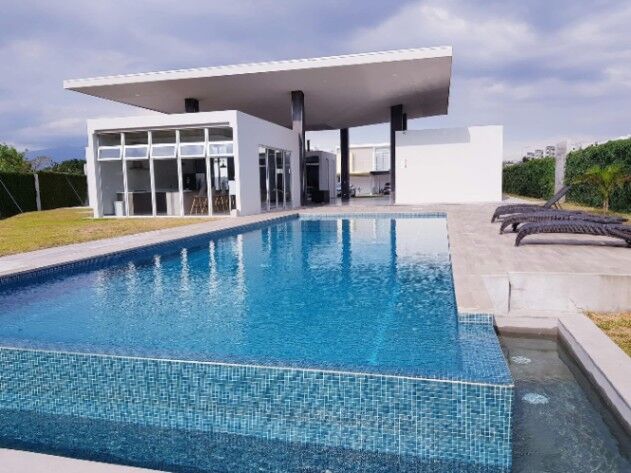 Casa Moderna y Amplia en Condominio en San Rafael, Alajuela — $1,600