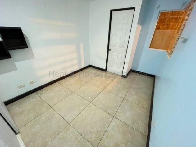 Venta de Casa en Agua caliente-San Fco, Cartago. RAH 26-2049 en Aguacaliente, Cartago — ₡ 51 000 000