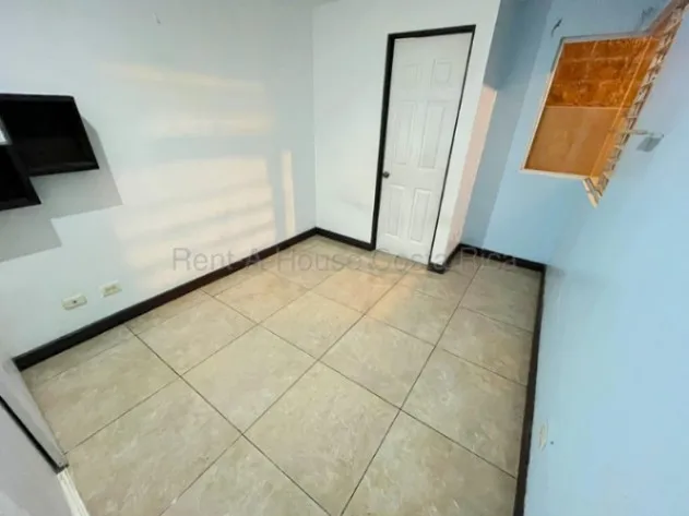 Venta de Casa en Agua caliente-San Fco, Cartago. RAH 26-2049 en Aguacaliente, Cartago — ₡ 51 000 000 - Foto 3 de 14