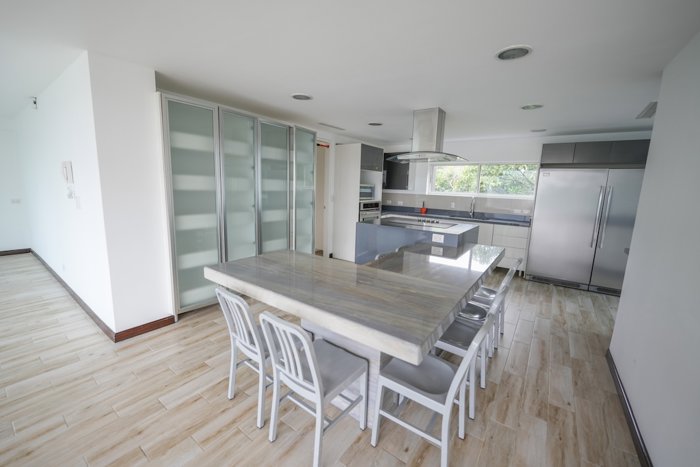 Penthouse de 3 Habitaciones + Oficina en Jaboncillos de Escazú en San Rafael, Escazú, San José — $930,000 - Foto 2 de 29