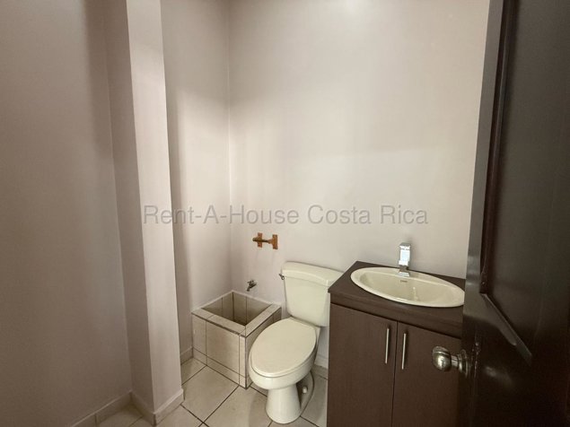 Alquiler de Local Comercial Remodelado en el Corazón de Heredia #27-276 GS in Barva, Heredia — $562