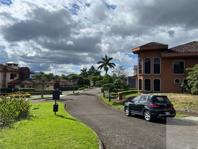 Exquisita casa moderna de lujo de 4 habitaciones en Curridabat en Curridabat, San José — $875,000 - Foto 2 de 31