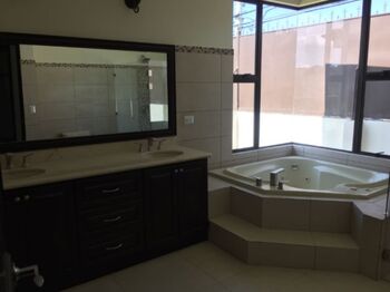 SE VENDE BELLÍSIMA RESIDENCIA NUEVA EN SAN ISIDRO DE HEREDIA.  in San Francisco, San Isidro, Heredia — $485,000 - Photo 5 of 11