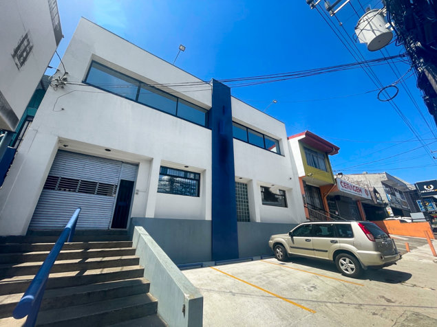 Se vende o alquila edificio equipado con mobiliario en Sabana (AD). in Carmen, San José — $7,900
