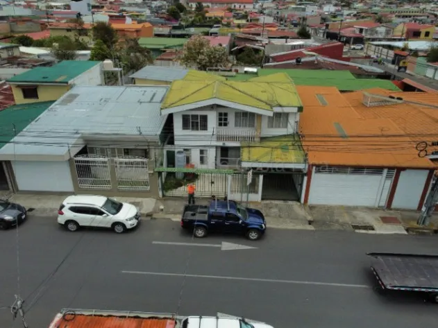 Alquiler de casa amplia para uso residencial o comercial #26-1899 GS en Oriental, Cartago — $1,800