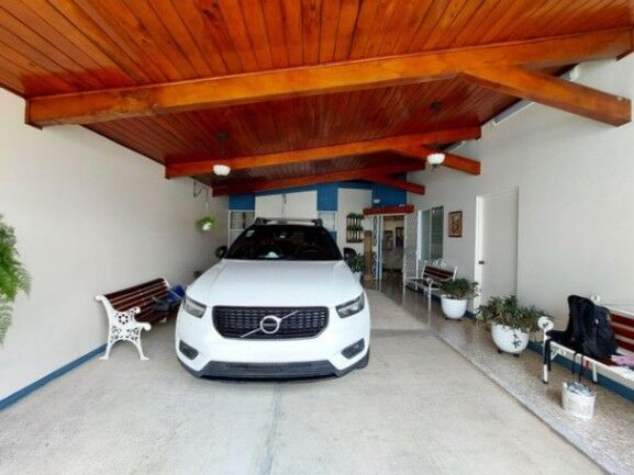 Se vende espaciosa casa en Rohrmoser cerca de la embajada Centro Americana 25-139 in Pavas, San José — $400,000