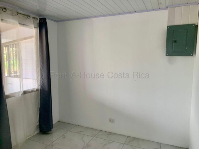 Propiedad en venta con 4 apartamentos tipo estudio ideal para inversión en Cartago #26-1859 GS en Guadalupe, Cartago — $202,000